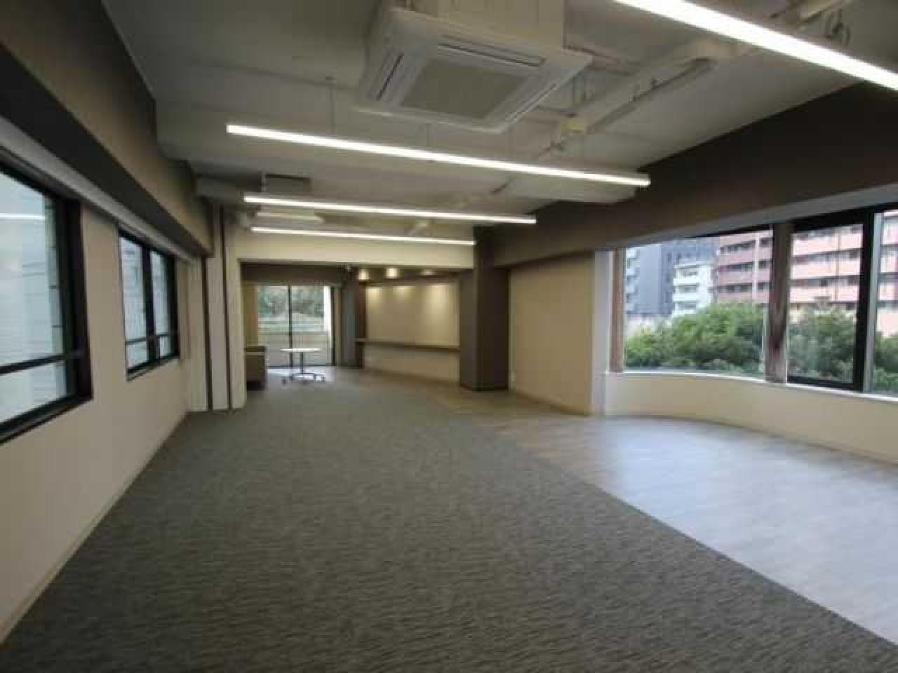 ガーデンクロス新宿御苑