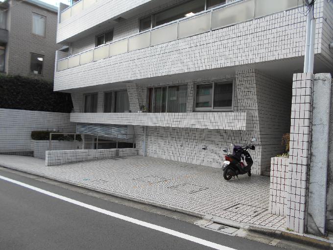 ドミ823