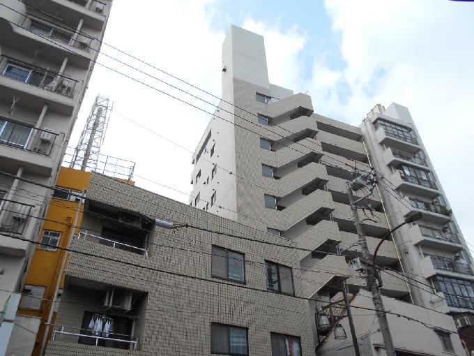 ラミアール鶯谷駅前
