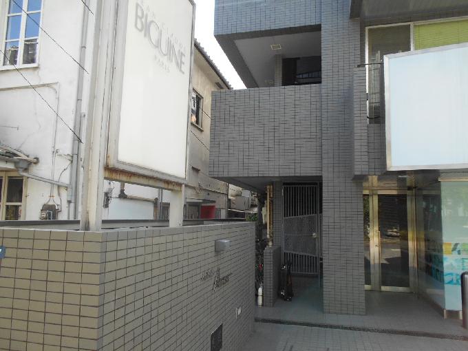 青山アロービル