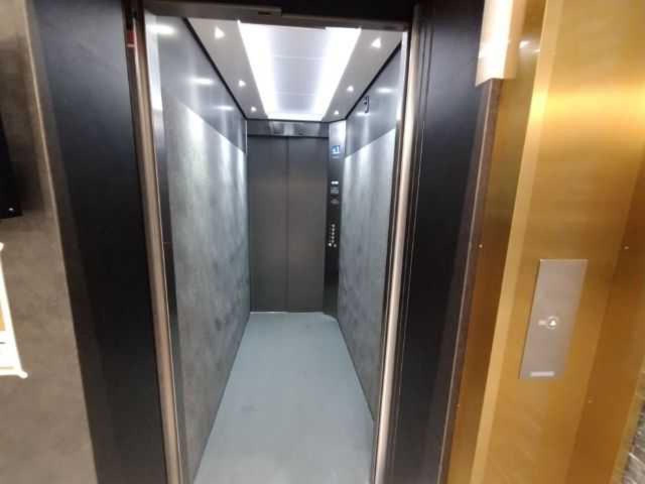 フロンティア新宿タワー