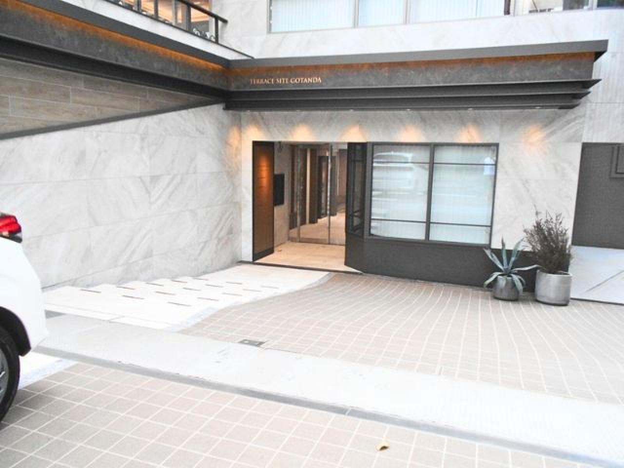 TERRACE SITE GOTANDA