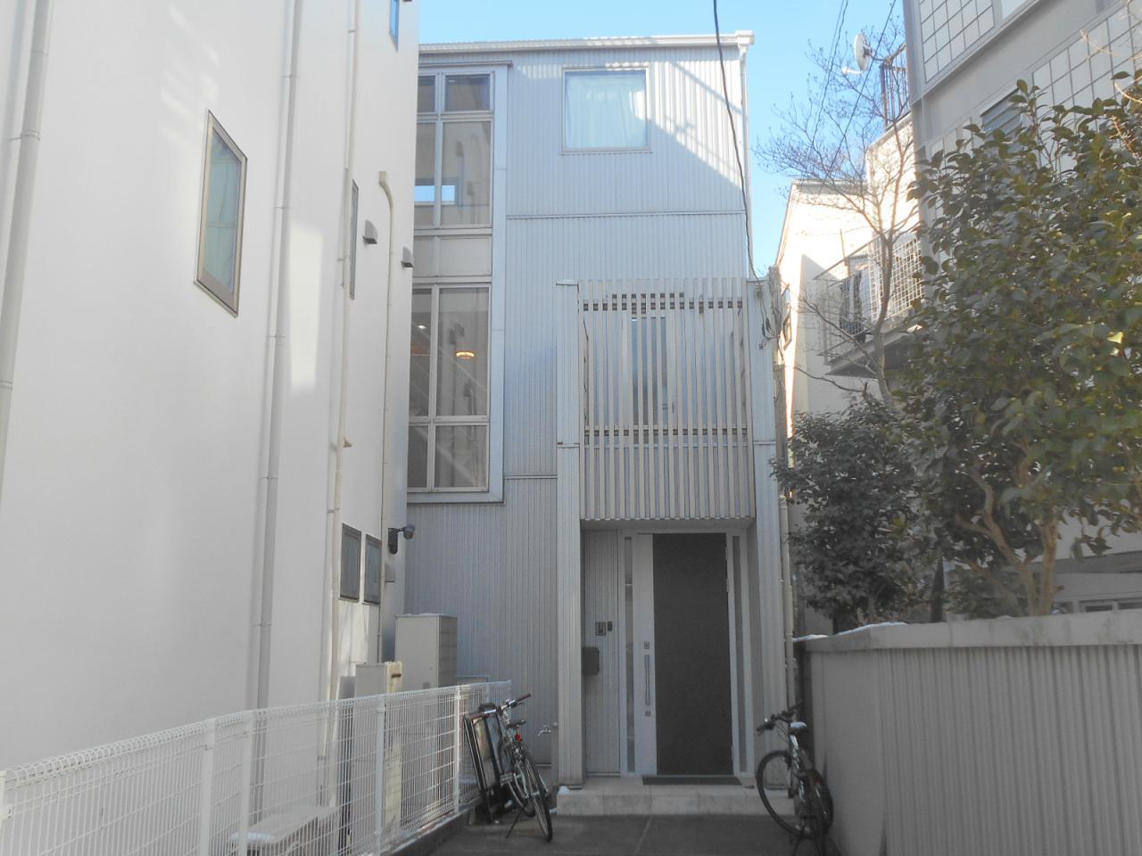 南⻘⼭⼀丁⽬⼾建