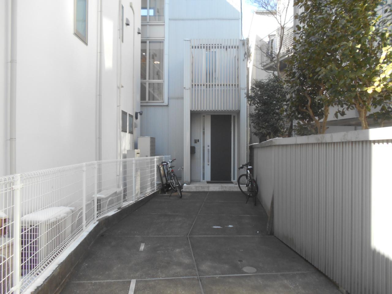 南⻘⼭⼀丁⽬⼾建