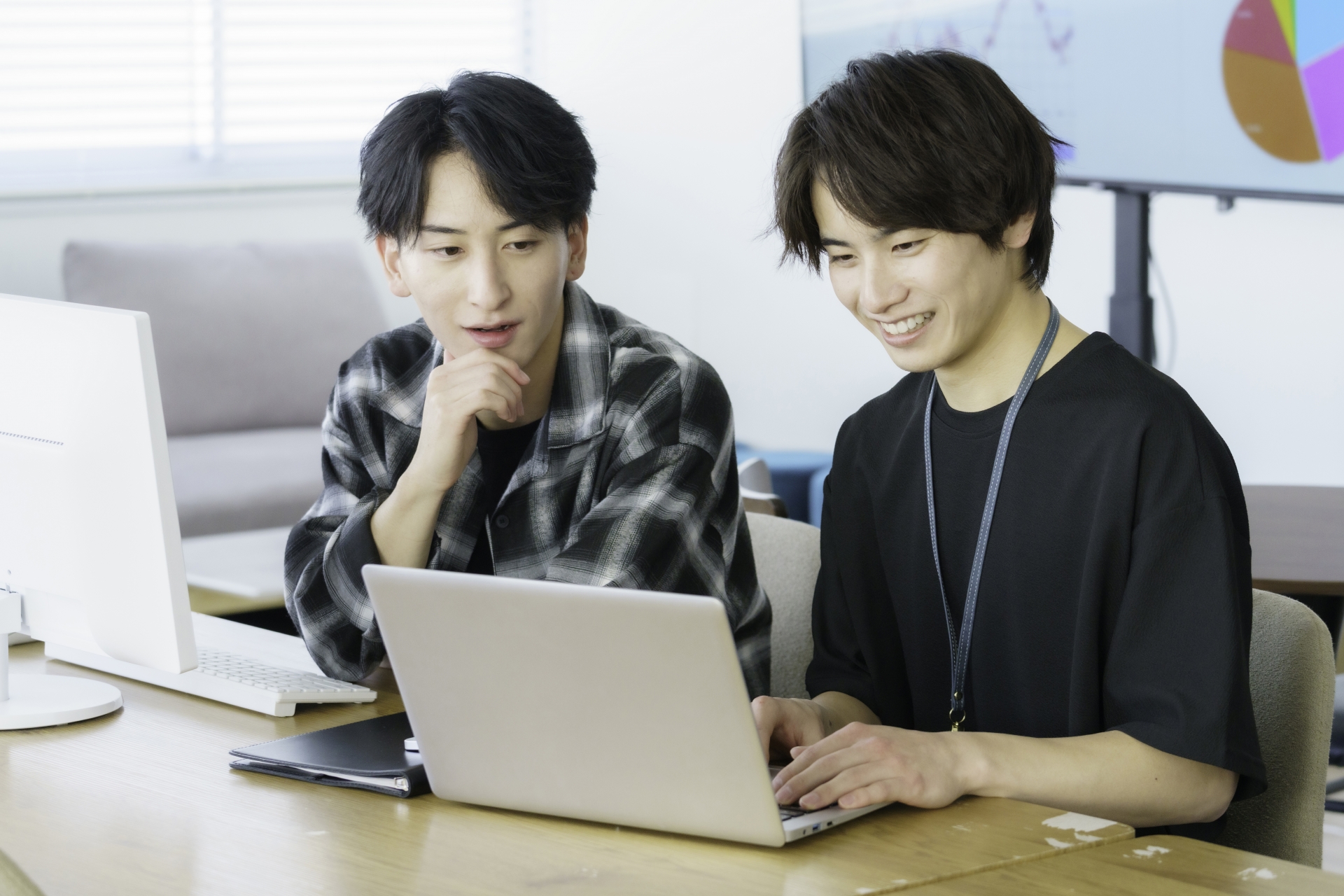 フリーアドレスとは？メリット・デメリットと失敗しない運用ルールを解説