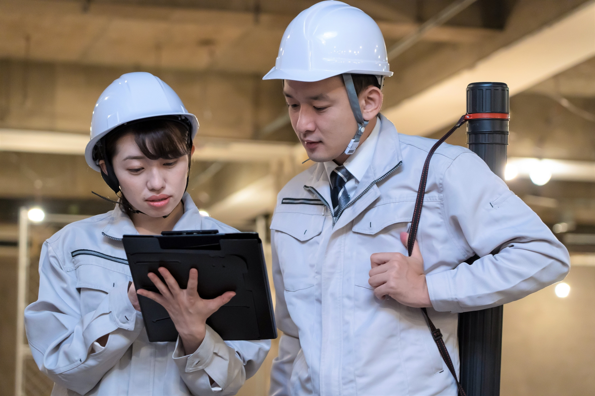 内装工事の耐用年数は10年か15年か｜自社・賃貸別に国税庁基準で解説